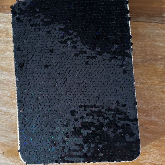 Tarte 🖤 - Picture 3 of 3